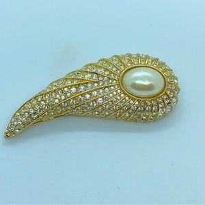 Vintage Large Rhinestone Cabachon Pearl Gold Tone Brooch